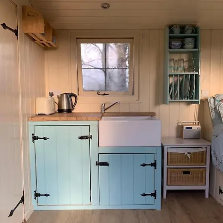 Delilah The Shepherd'S Hut Sidlesham Exterior photo