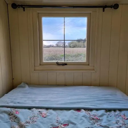 Delilah The Shepherd'S Hut Sidlesham Exterior photo